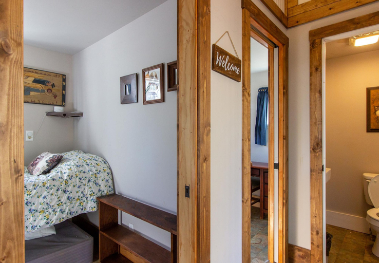 Bedroom 4, Private Retreat w Pool Hot Tub and Dining Hall, Monroe