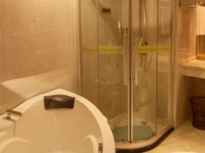 Bathroom, Hotel Vienna (Yangzhou Wenchang Pavilion), Yangzhou