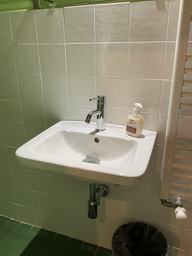 Bathroom 3, Ardiglione, Florence