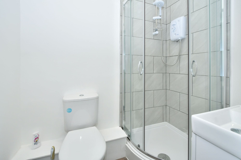 Bathroom 3, Townhouse @ 24 Brunswick Place Stoke , Stoke-on-Trent
