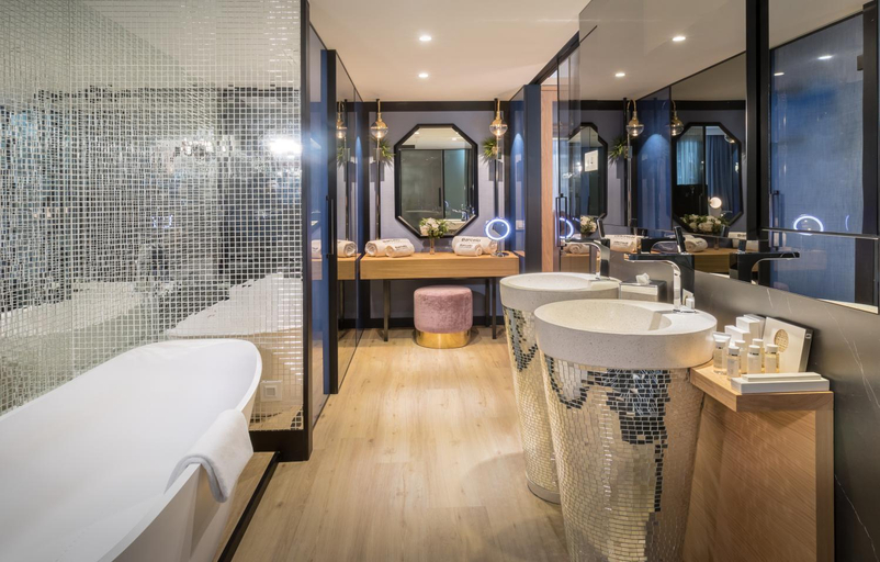 Bathroom, Barcelo Imagine, Madrid