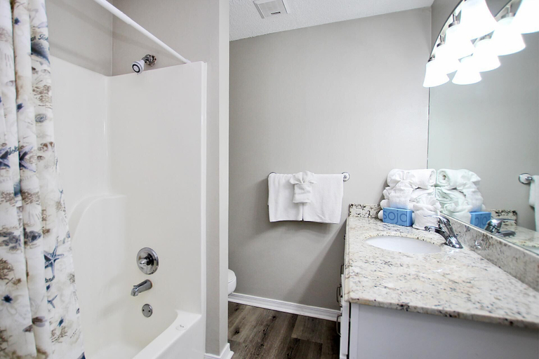 Bathroom 3, Sundial G3, Baldwin
