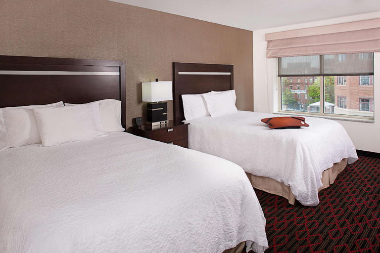 Bedroom 3, Hampton Inn Portland Downtown - Waterfront, Cumberland