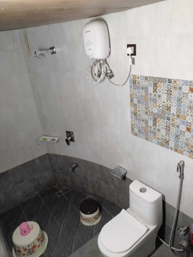 Bathroom 5, Unique Resort And Restaurant, Porbandar