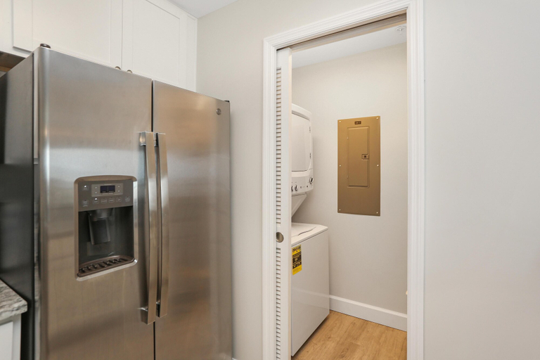 Bathroom 4, Surfside 17, Bay