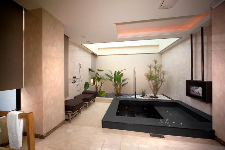 Bathroom 3, Yenjim Motel, Yilan