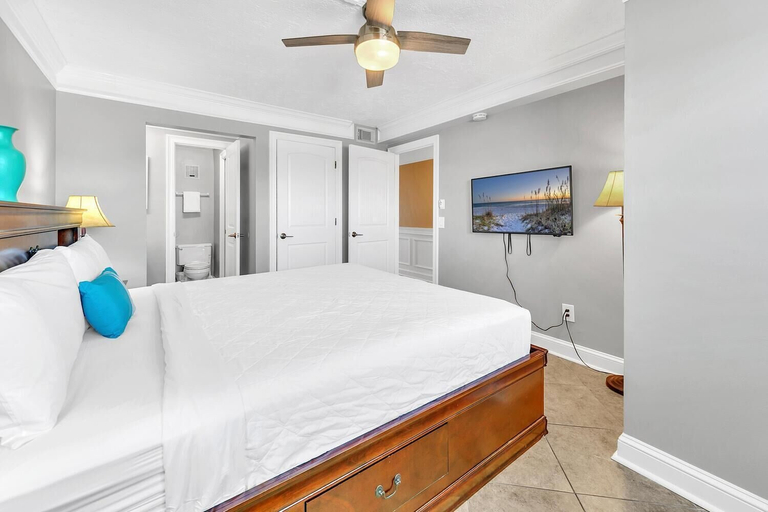 Bedroom 2, The Summit 1323, Bay
