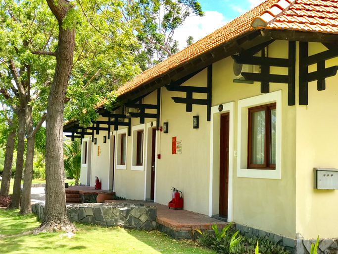 Exterior 1