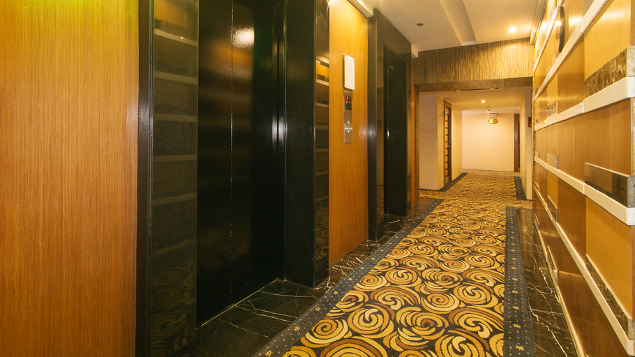 Others 3, Torre Venezia Suites by RedDoorz, Quezon City