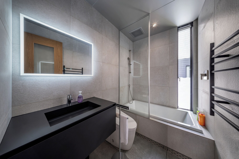 Bathroom 3, Prominence, Hakuba