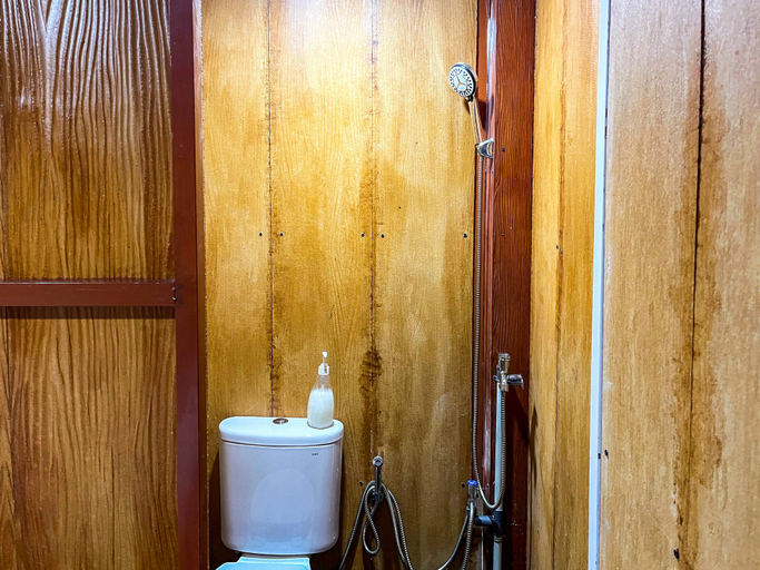 RedDoorz near Stasiun Kertosono Nganjuk - Tap to explore photos
