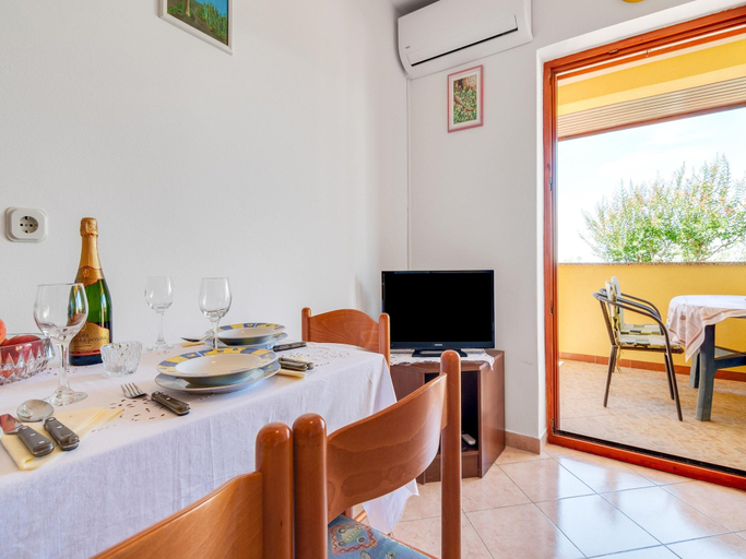 Others 4, Secluded Apartment in Poreč with Garden, Poreč