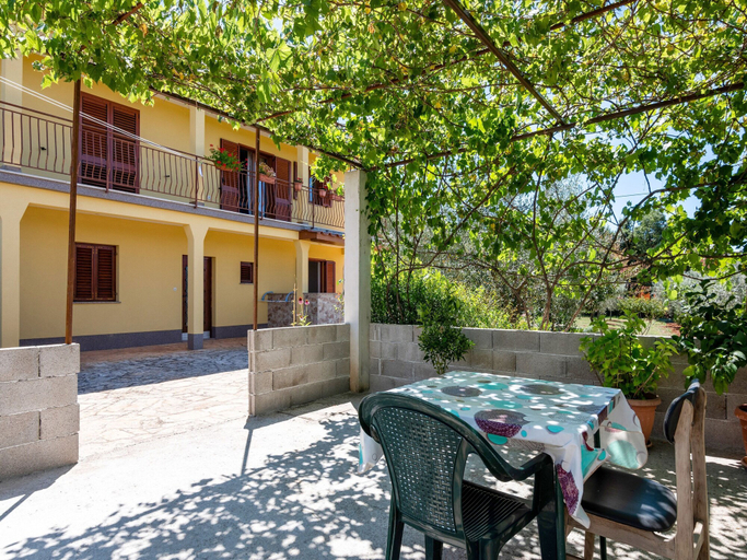 Others 3, Secluded Apartment in Poreč with Garden, Poreč