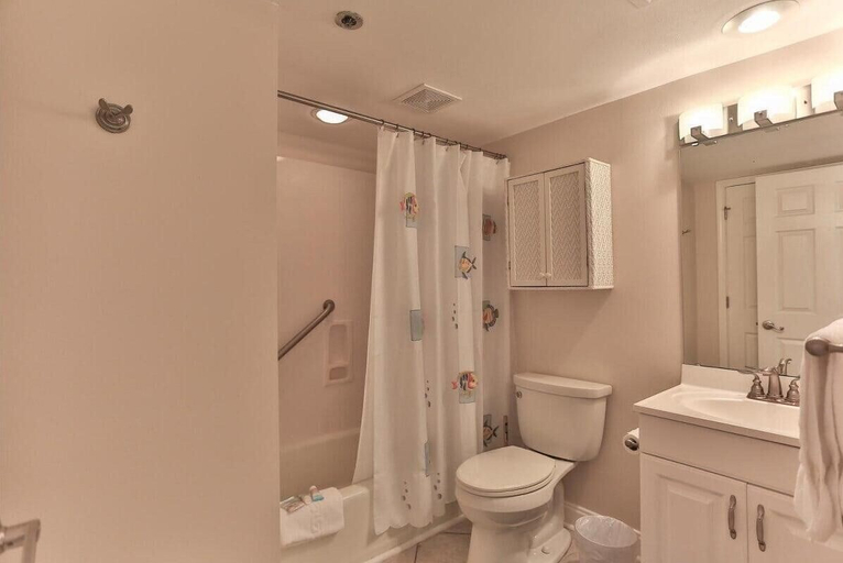 Bathroom 3, Destin Towers 143, Okaloosa