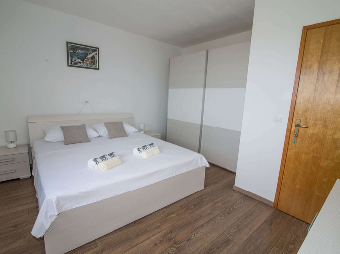 Bedroom 2, Spacious Apartment, Private Terrace in the Countryside, Wi-fi and Parking, Konavle