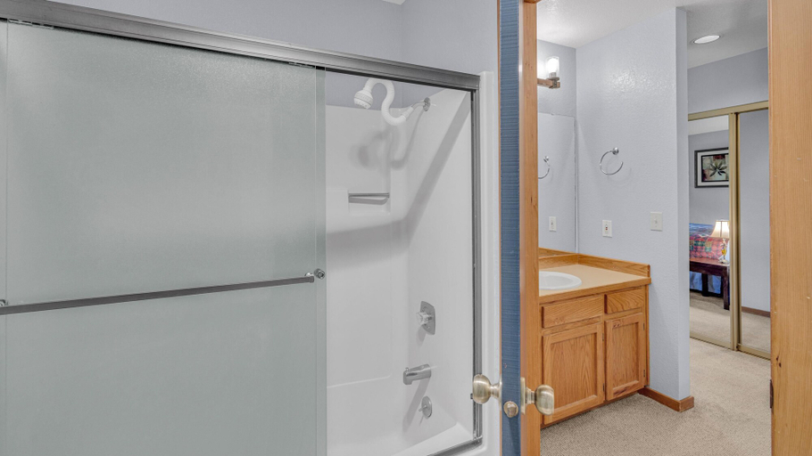 Bathroom 3, Wildflower Condo 54, Deschutes