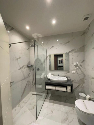 Bathroom 4, AMR Hotel, Durrësit