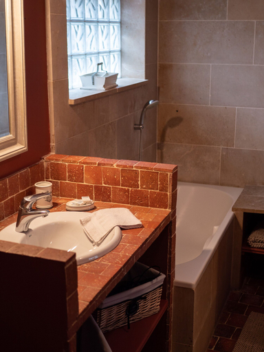 Bathroom, La Suite, Yonne