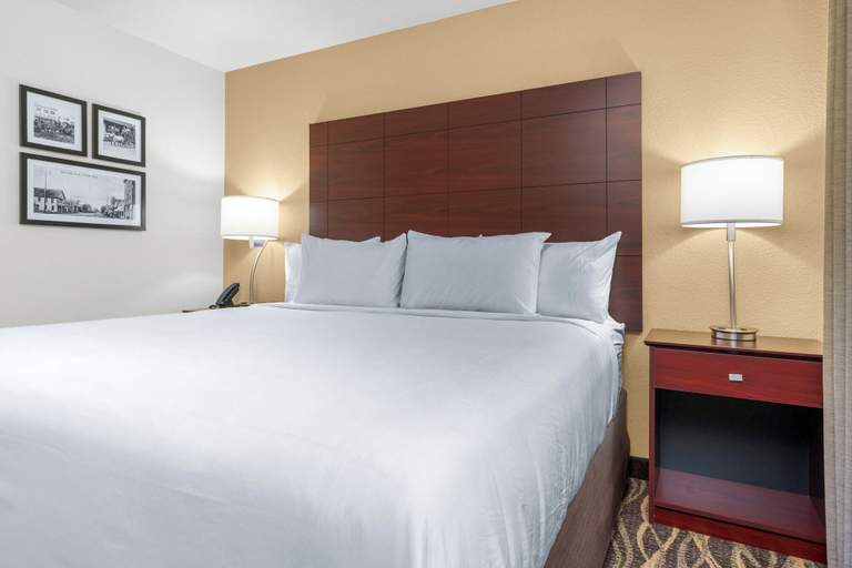 Bedroom 3, Cobblestone Hotel & Suites - Lynden, Whatcom