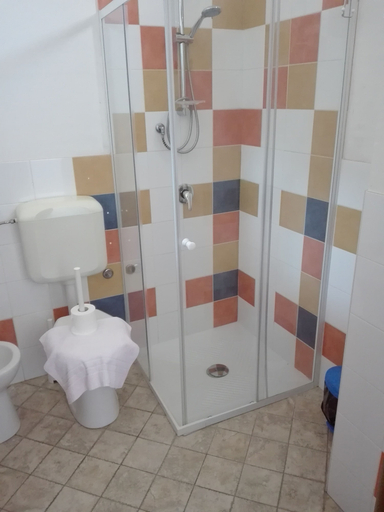 Bathroom 5, U'Iazzu, Syracuse