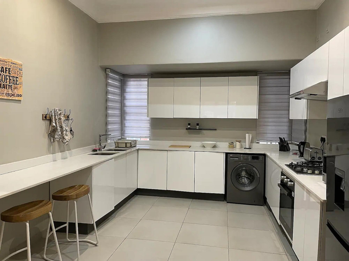 Others 5, Contemporary 2 bed in Suburbs - 2081, Bulawayo