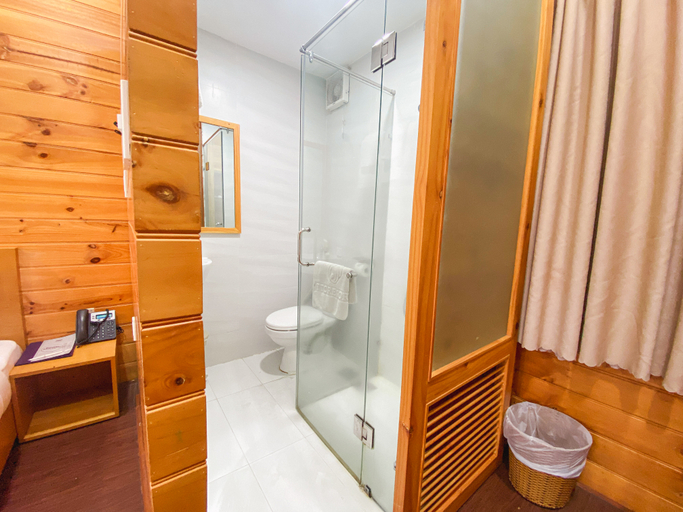Bathroom 28