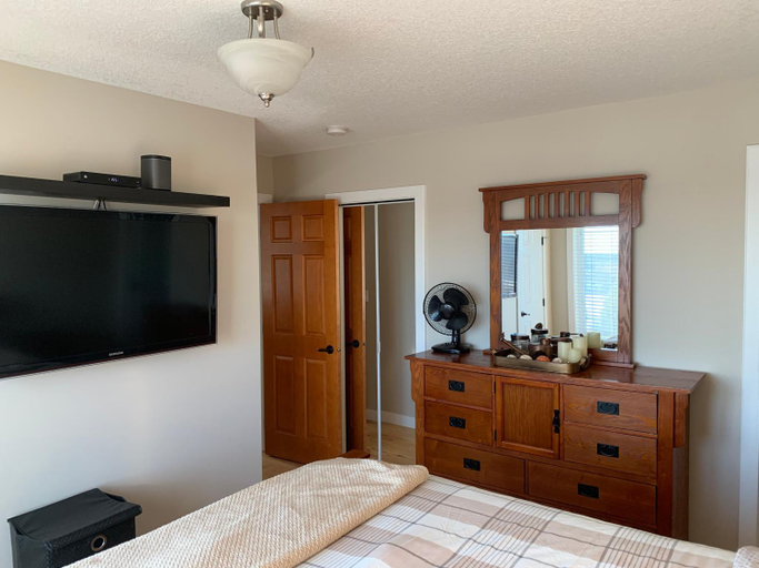 Bedroom, Dragonfly Inn Loft Suite, Division No. 11
