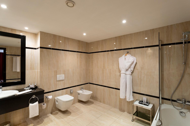 Bathroom, Concorde Paris
