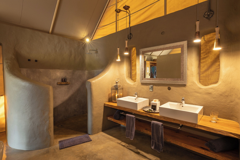Bathroom 3, Garonga Safari Camp, Mopani