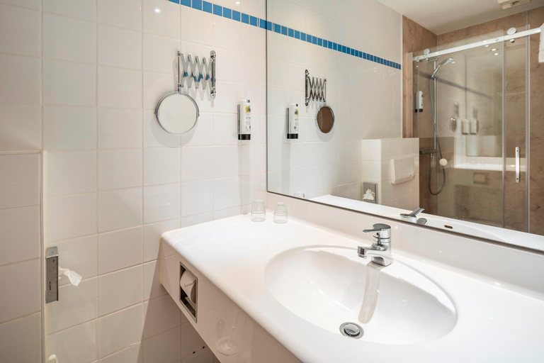 Bathroom 4, Hotel Belmondo Leipzig Airport, Nordsachsen