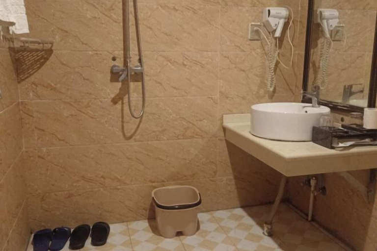 Bathroom 3, Daozhimeng Hotel, Garzê Tibetan