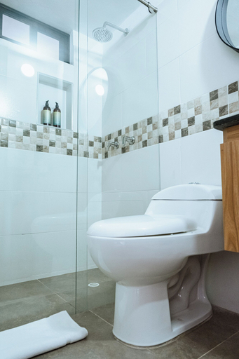 Bathroom 5, Central Suites by H&R, Villeta