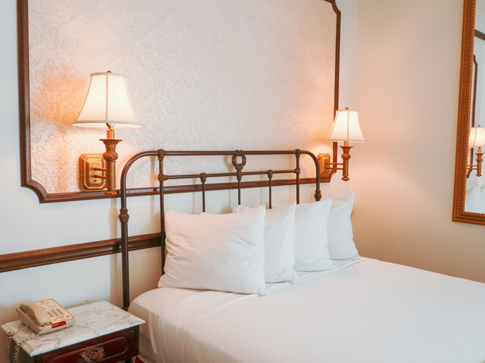 Bedroom 4, Mizpah Hotel, Nye