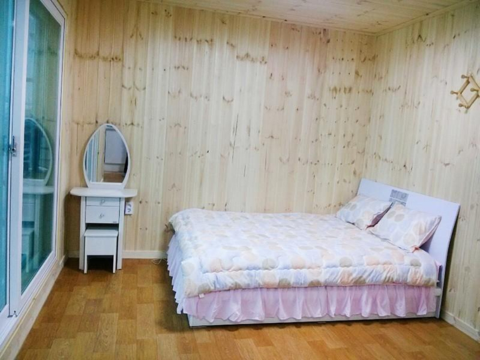 Bedroom, Muju Sandeul Pension, Muju
