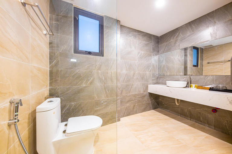 Bathroom 4, TuBong Hotel Private Enterprise, Nha Trang