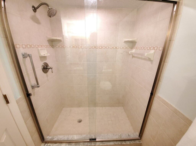 Bathroom 4, Anastasia 112, Saint Johns