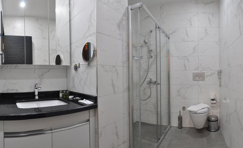 Bathroom 5, Campus Hill Hotel, Alanya