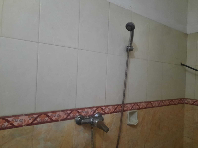 Bathroom, Hotel O Guest House Ayomi Syariah, Majalengka