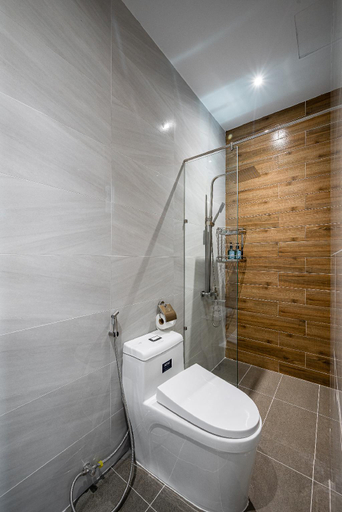 Bathroom 12