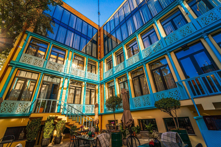 Exterior & Views