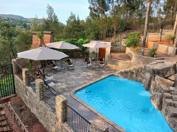 Others 4, Blue Sky Manor, City of Johannesburg