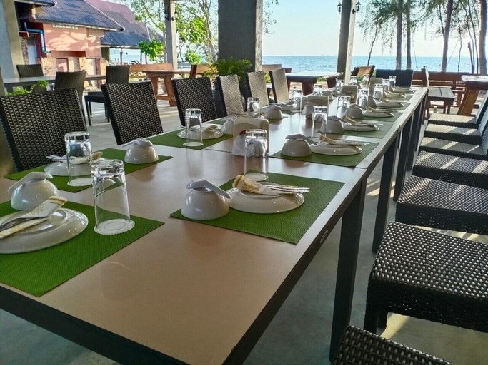 Food & Drinks 5, The Chevalley beach resort, Thung Wa