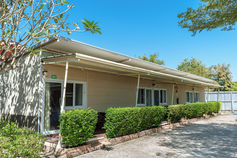Exterior 4
