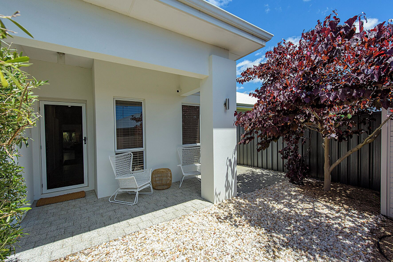 Exterior & Views 2, The White House, Busselton