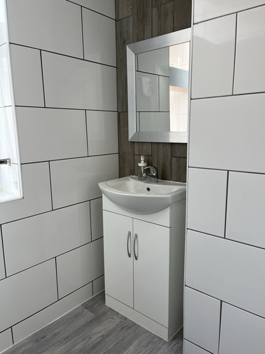 Bathroom 3, Modern 1 bed Studios for Comfy Stay in Preston, Lancashire