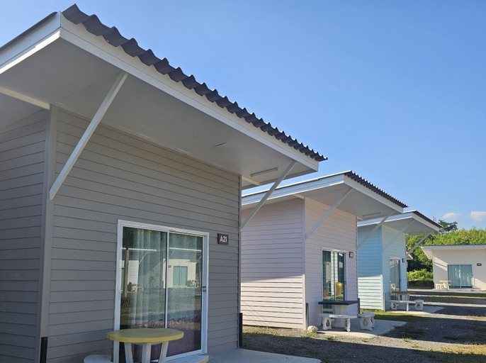 Exterior 3