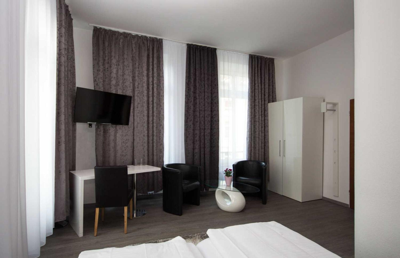 Bedroom 2, Hotel Luisenhof Wiesbaden - Innenstadt und RMCC, Wiesbaden