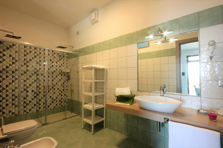 Bathroom 4, COUNTRY HOUSE Marj & Jo RESORT, Salerno