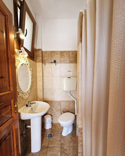 Bathroom 5, Pine Trees, Thessaly