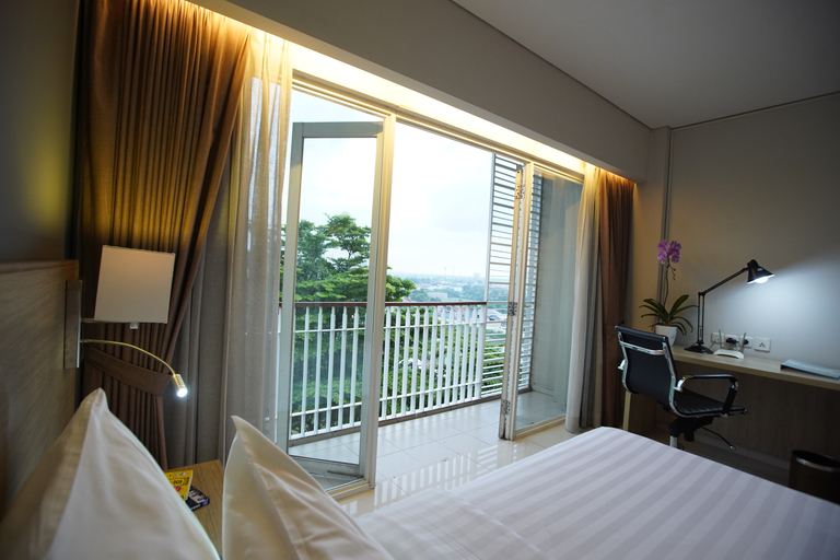 TreePark Karawang Room Type - Superior Balcony - City View
